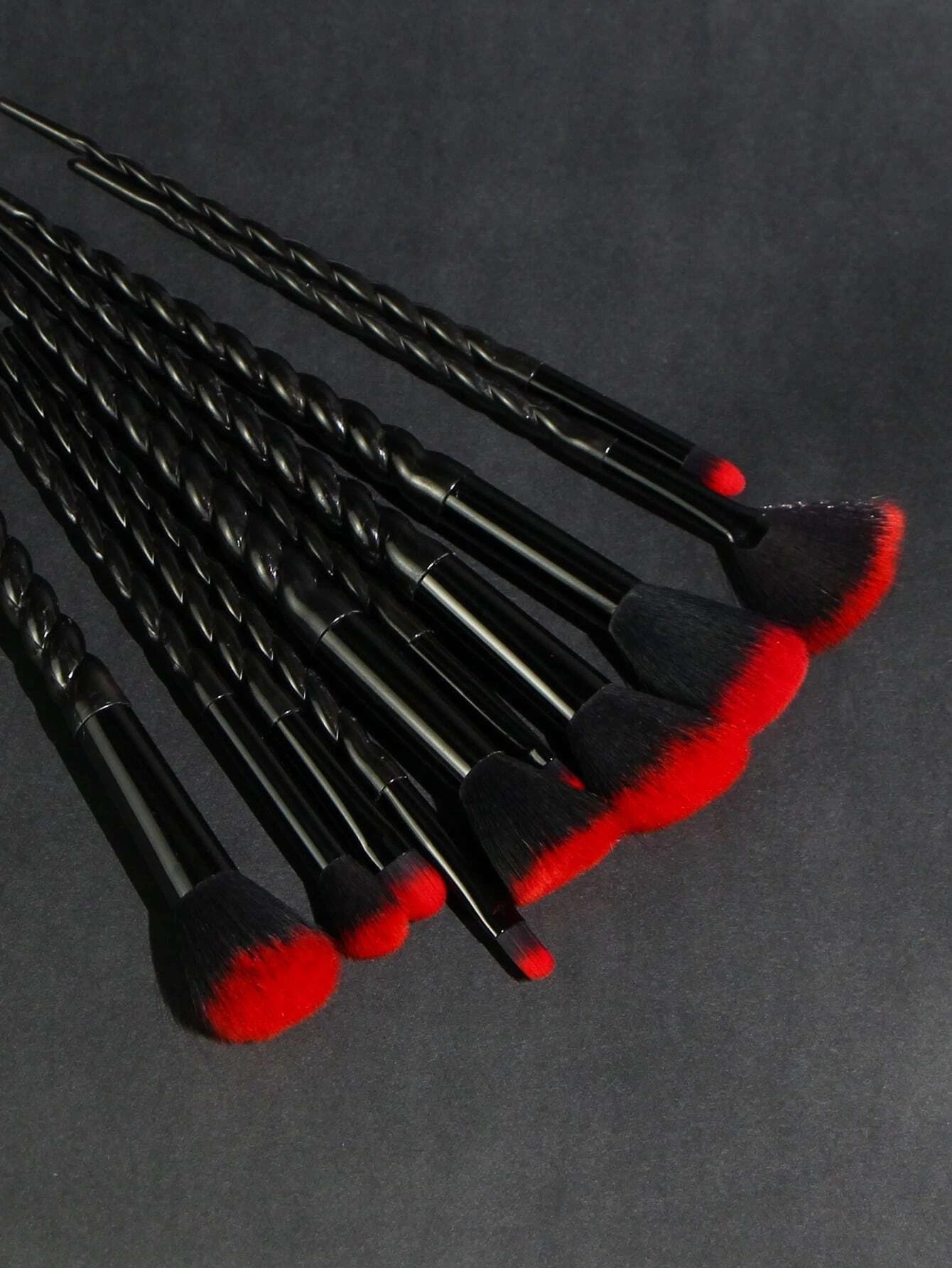 Halloween Edition - Black & Red Twisted Handle Makeup Brush Set