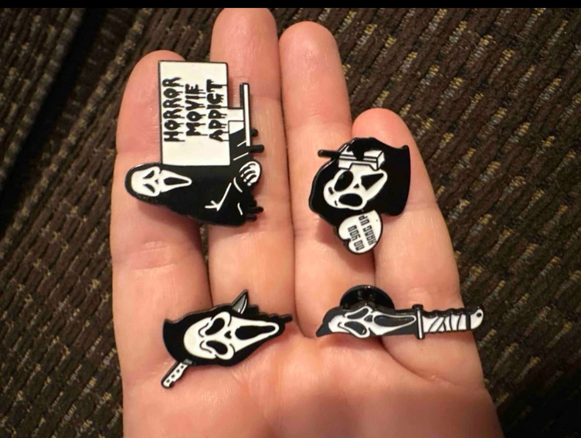 Scream Ghostface Brooch Set