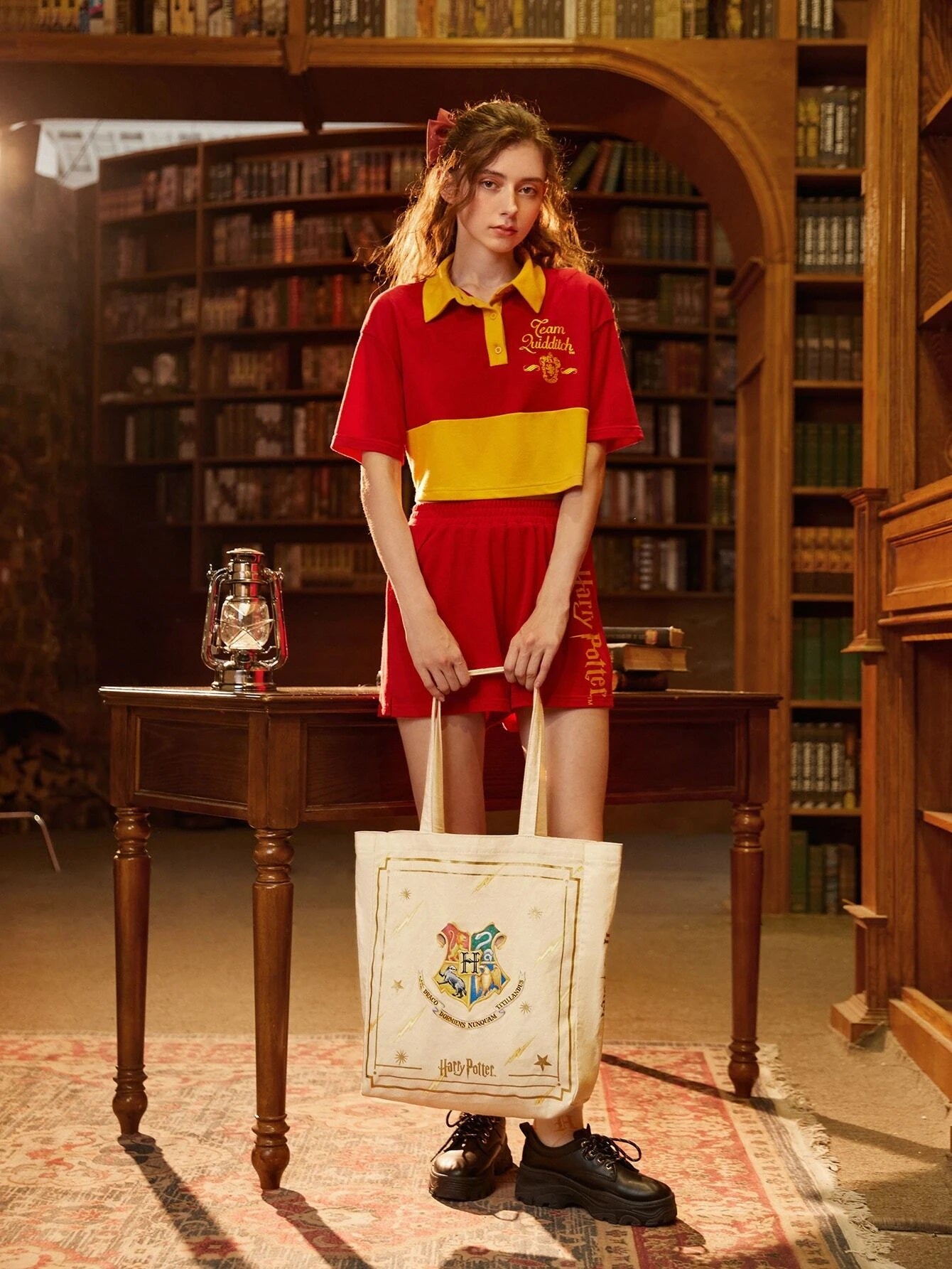 Harry Potter Hogwarts Crest Tote Bag